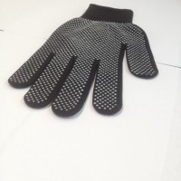 Садовые перчатки П1 черные основа нейлон с нанесением ПВХ - продажа оптом от производителя "Промтекстиль-Урал"